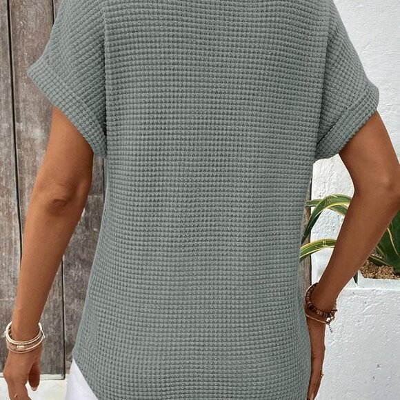 Stylish XX-Large Waffle Knit Women's V-Neck Blouse - Perfect for Every Occasion! - Picture 4 of 5